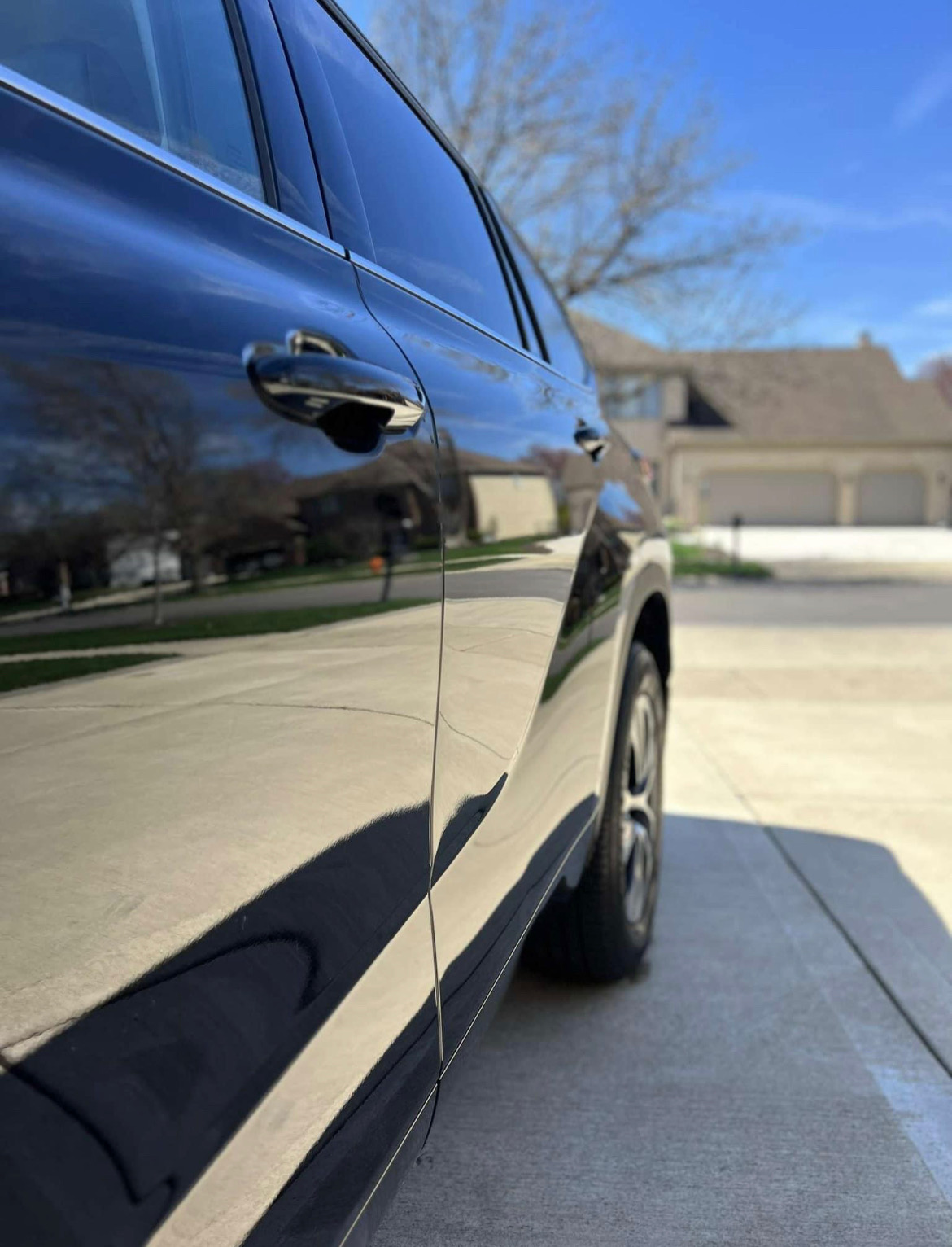 Dark SUV mirror-gloss exterior after detail
